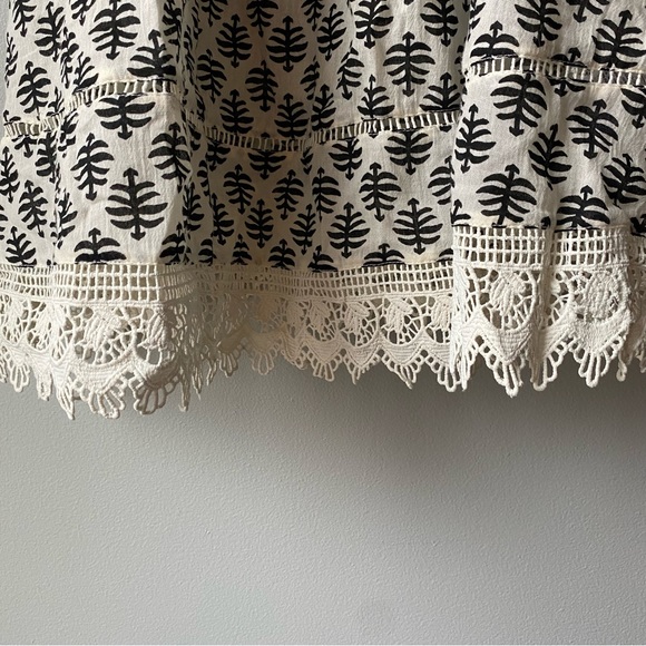 Printed tank top with laced detail - Picture 2 of 5